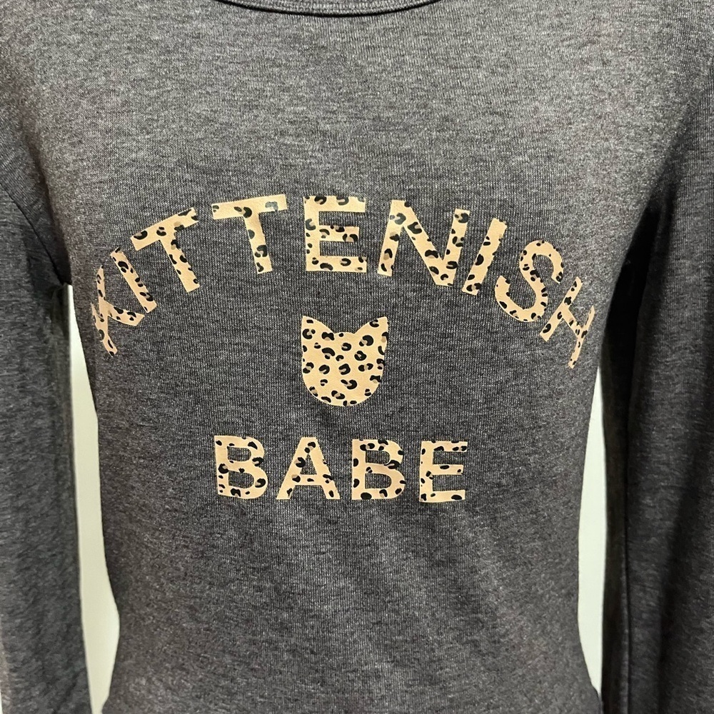 Kittenish Babe Gray Crop Top with Leopard Print Graphic Size S